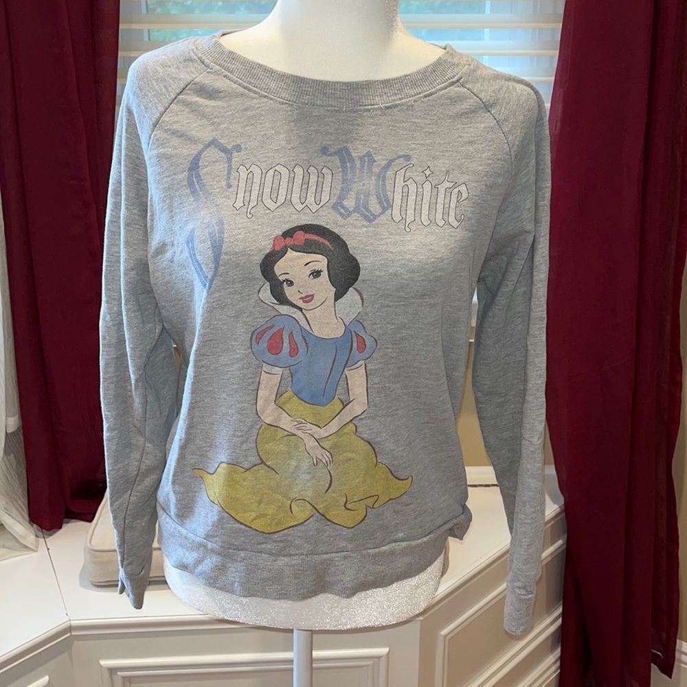 Vintage Disney Snow White long sleeve sweatshirt Sz Medium
